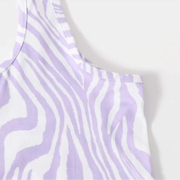 Notched Neck Lettuce Trim Zebra Striped Cropped Tank Top XS - Picture 3 of 3